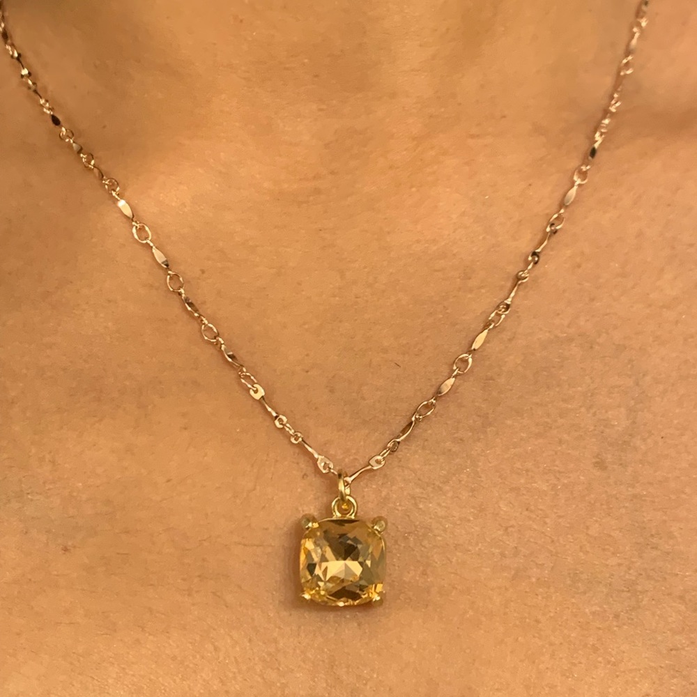 gold pendant on rose gold chain ⚜️